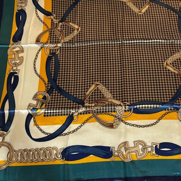 R-2230- Women's Scarf Orange Cream And Blue Colors NWT - Picture 5 of 7